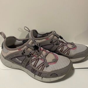 Women's Athletic Shoes in Gray and Pink 9